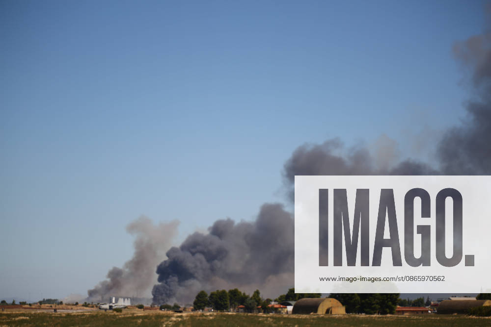 Smoke rises after an F-4 Phantom fighter aircraft carrying two pilots crashed during an air show in Greece. Emergency services responded to the scene following the crash. Thiva Greece - ZUMAx103 20260905_zip_x103_003