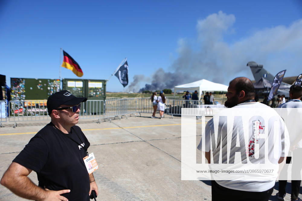 Smoke rises after an F-4 Phantom fighter aircraft carrying two pilots crashed during an air show in Greece. Emergency services responded to the scene following the crash. Thiva Greece - ZUMAx103 20260905_zip_x103_008