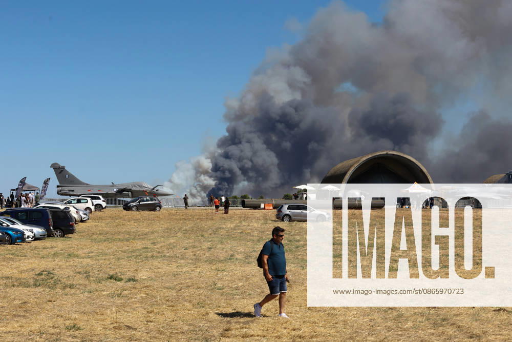 Fighter jet crashes during air show at Tanagra Air Base in Greece ATHENS, GREECE - SEPTEMBER 5: Smoke rises after an Air Force F-4 Phantom fighter jet crashed, during the Athens Flying Week air show at Tanagra Air Base in Athens, Greece, September 5, 2026. Nikos Mitrousias Anadolu Athens Greece. Editorial use only. Please get in touch for any other usage.