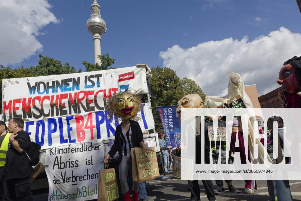 Demonstration gegen hohe Mieten in Berlin 2026-09-05 Deutschland, Berlin Demonstration zahlreicher Organisationen im Zentrum Berlins gegen hohe Mieten, Mkietwucher, Verdrängung und für die Enteignung und Kommunalisierung großer Wohnungsbestände.