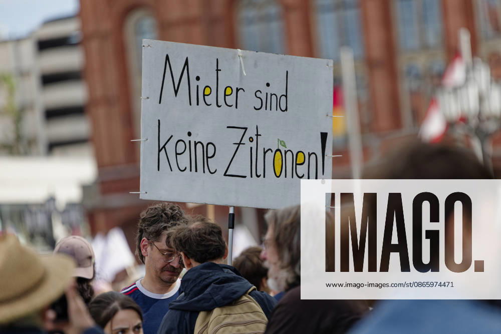 Demonstration gegen hohe Mieten in Berlin 2026-09-05 Deutschland, Berlin Demonstration zahlreicher Organisationen im Zentrum Berlins gegen hohe Mieten, Mkietwucher, Verdrängung und für die Enteignung und Kommunalisierung großer Wohnungsbestände.
