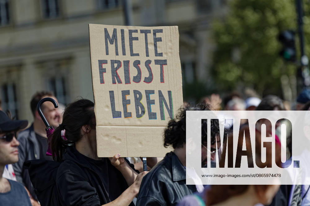 Demonstration gegen hohe Mieten in Berlin 2026-09-05 Deutschland, Berlin Demonstration zahlreicher Organisationen im Zentrum Berlins gegen hohe Mieten, Mkietwucher, Verdrängung und für die Enteignung und Kommunalisierung großer Wohnungsbestände.