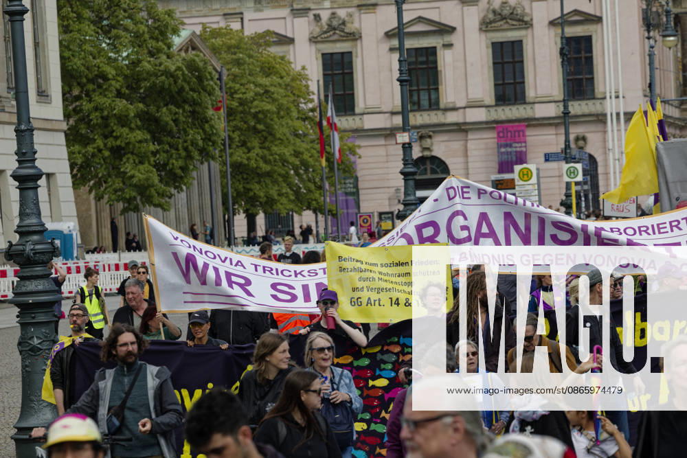 Demonstration gegen hohe Mieten in Berlin 2026-09-05 Deutschland, Berlin Demonstration zahlreicher Organisationen im Zentrum Berlins gegen hohe Mieten, Mkietwucher, Verdrängung und für die Enteignung und Kommunalisierung großer Wohnungsbestände.