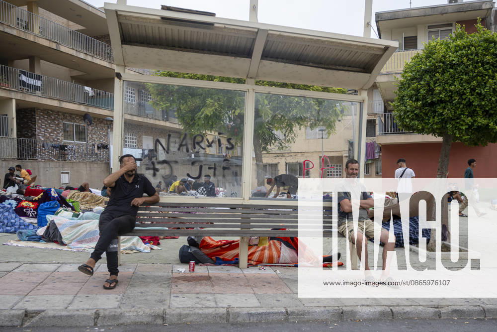 The Government Takes Control of the Port of Ceuta to Provide Humanitarian Assistance to Migrants Several migrants camped out on the street on September 6, 2026, in Ceuta, Spain. The government is taking control of the port of Ceuta to provide humanitarian assistance to migrants in tents and other spaces, as provided for in a resolution from the Ministry of Transportation and Sustainable Mobility published this Saturday and reviewed by Europa Press. Specifically, the department led by Óscar Puente authorizes the Secretary of State for Migration to temporarily use an area of 16,000 square meters of public port land located in the Poniente Expansion, Phase I, within the service area of the Port of Ceuta SEPTEMBER 5, 2026 MIGRANTS IMMIGRATION