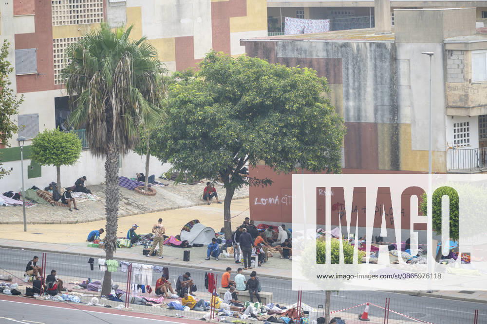 The Government Takes Control of the Port of Ceuta to Provide Humanitarian Assistance to Migrants Several migrants camped out on the street on September 6, 2026, in Ceuta, Spain. The government is taking control of the port of Ceuta to provide humanitarian assistance to migrants in tents and other spaces, as provided for in a resolution from the Ministry of Transportation and Sustainable Mobility published this Saturday and reviewed by Europa Press. Specifically, the department led by Óscar Puente authorizes the Secretary of State for Migration to temporarily use an area of 16,000 square meters of public port land located in the Poniente Expansion, Phase I, within the service area of the Port of Ceuta SEPTEMBER 5, 2026 MIGRANTS IMMIGRATION