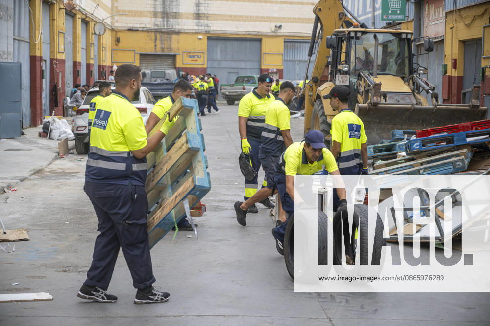 The Government Takes Control of the Port of Ceuta to Provide Humanitarian Assistance to Migrants Several workers, on September 5, 2026, in Ceuta, Spain. The Government is taking control of the port of Ceuta to provide humanitarian assistance to migrants in tents and other spaces, as provided for in a resolution from the Ministry of Transportation and Sustainable Mobility published this Saturday and reviewed by Europa Press. Specifically, the department led by Óscar Puente authorizes the Secretary of State for Migration to temporarily use an area of 16,000 square meters of public port land located in the Poniente Expansion, Phase I, within the service area of the Port of Ceuta SEPTEMBER 5, 2026 MIGRANTS IMMIGRATION HUMANITARIAN CRISIS MIGRA