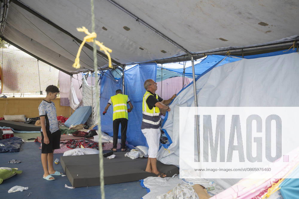 The Government Takes Control of the Port of Ceuta to Provide Humanitarian Assistance to Migrants Several migrants camped out in Ceuta, Spain, on September 5, 2026. The Government is taking control of the port of Ceuta to provide humanitarian assistance to migrants living in tents and other spaces, as provided for in a resolution from the Ministry of Transportation and Sustainable Mobility published this Saturday and reviewed by Europa Press. Specifically, the department led by Óscar Puente authorizes the Secretary of State for Migration to temporarily use an area of 16,000 square meters of public port land located in the Ampliación de Poniente, Phase I, within the service area of the Port of Ceuta. SEPTEMBER 5, 2026 MIGRANTS IMMIGRATION HU