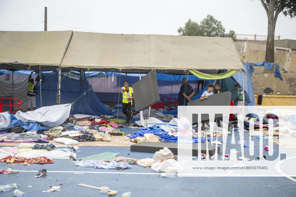 The Government Takes Control of the Port of Ceuta to Provide Humanitarian Assistance to Migrants Several migrants camped out in Ceuta, Spain, on September 5, 2026. The Government is taking control of the port of Ceuta to provide humanitarian assistance to migrants living in tents and other spaces, as provided for in a resolution from the Ministry of Transportation and Sustainable Mobility published this Saturday and reviewed by Europa Press. Specifically, the department led by Óscar Puente authorizes the Secretary of State for Migration to temporarily use an area of 16,000 square meters of public port land located in the Ampliación de Poniente, Phase I, within the service area of the Port of Ceuta. SEPTEMBER 5, 2026 MIGRANTS IMMIGRATION HU