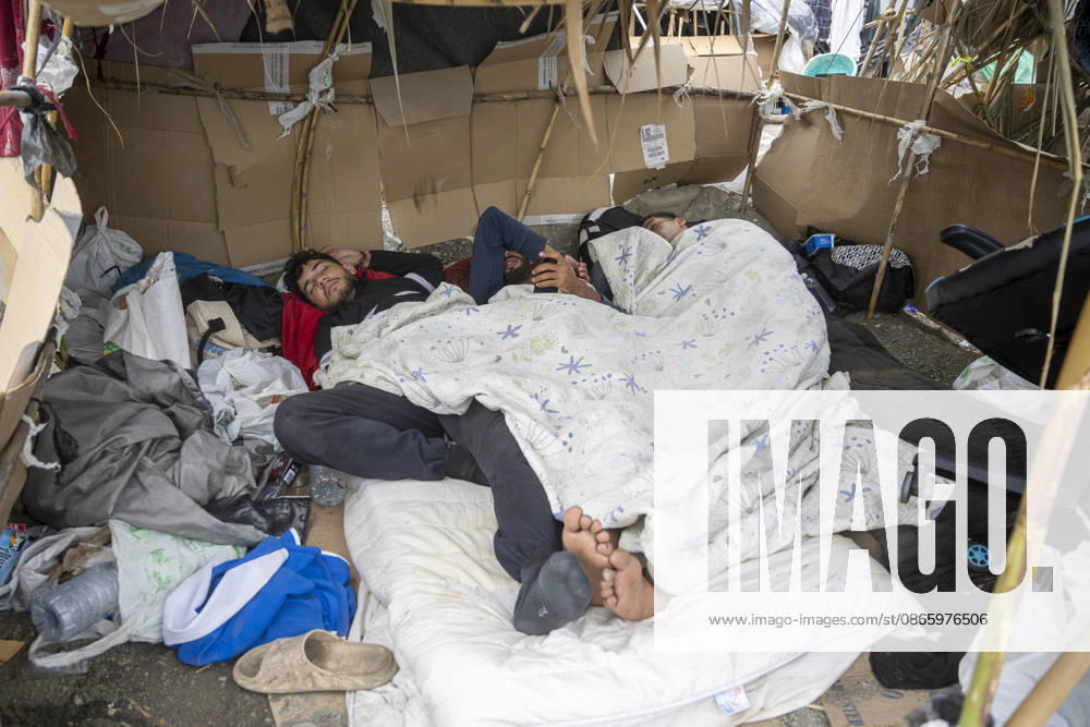 The Government Takes Control of the Port of Ceuta to Provide Humanitarian Assistance to Migrants Several migrants camped on the beach, September 5, 2026, in Ceuta, Spain. The government is taking control of the port of Ceuta to provide humanitarian assistance to migrants in tents and other spaces, as provided for in a resolution from the Ministry of Transportation and Sustainable Mobility published this Saturday and reviewed by Europa Press. Specifically, the department led by Óscar Puente authorizes the Secretary of State for Migration to temporarily use an area of 16,000 square meters of public port land located in the Poniente Expansion, Phase I, of the port of Ceuta’s service area SEPTEMBER 5, 2026 MIGRANTS IMMIGRATION HUMANITARIAN CRI