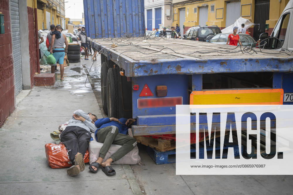 The Government Takes Control of the Port of Ceuta to Provide Humanitarian Assistance to Migrants Several people camping on the street, September 5, 2026, in Ceuta, Spain. The Government is taking control of the port of Ceuta to provide humanitarian assistance to migrants in tents and other spaces, as provided for in a resolution from the Ministry of Transport and Sustainable Mobility published this Saturday and reviewed by Europa Press. Specifically, the department led by Óscar Puente authorizes the Secretary of State for Migration to temporarily use an area of 16,000 square meters of public port land located in the Poniente Expansion, Phase I, within the service area of the Port of Ceuta SEPTEMBER 5, 2026 MIGRANTS IMMIGRATION HUMANITARIAN