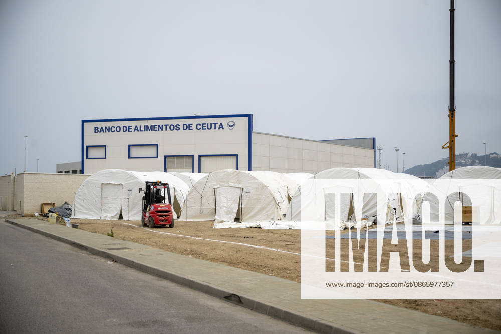 Installation of new tent shelters in Ceuta Installation of new tent shelters next to the Ceuta Food Bank, September 5, 2026, in Ceuta, Spain The government takes control of the port of Ceuta to provide humanitarian assistance to migrants in tents and other spaces, as provided for in a resolution by the Ministry of Transportation and Sustainable Mobility published this Saturday, as reported by Europa Press SEPTEMBER 5, 2026 TENT CAMP MIGRANTS IMMIGRANTS MIGRATION CRISIS HUMANITARIAN CRISIS Ceuta Ceuta, Spain