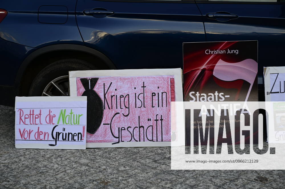 Die traditionelle Görlitzer Montagsdemonstration unter dem heutigen Motto 1000 für Görlitz Gemeinsam. Friedlich. Sichtbar. mit dem erklärten Ziel, die Marke von 1000 Teilnehmenden auf dem Postplatz zu erreichen. Hintergrund: Die wöchentlichen Montagsdemos in Görlitz laufen unter Slogans für Frieden, Freiheit und Demokratie, werden jedoch vom Verfassungsschutz als extremistisch eingestuft und beobachtet. Görlitz