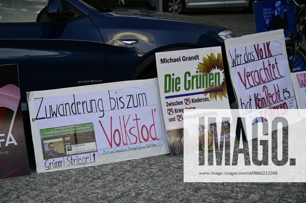 Die traditionelle Görlitzer Montagsdemonstration unter dem heutigen Motto 1000 für Görlitz Gemeinsam. Friedlich. Sichtbar. mit dem erklärten Ziel, die Marke von 1000 Teilnehmenden auf dem Postplatz zu erreichen. Hintergrund: Die wöchentlichen Montagsdemos in Görlitz laufen unter Slogans für Frieden, Freiheit und Demokratie, werden jedoch vom Verfassungsschutz als extremistisch eingestuft und beobachtet. Görlitz