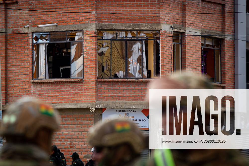VIACHA, BOLIVIA Ã¢â‚¬? SEPTEMBER 7, 2026: Damage is seen to homes near the RAM-2 Ã¢â‚¬oeBoloÂ­varÃ¢â‚¬Â? Mechanized Artillery Regiment, three days after explosions at the military installation in Viacha, near La Paz. The blast wave shattered windows and damaged walls and roofs in surrounding residential areas as rescue teams continued searching the site for missing people. Vincha Bolivia - ZUMAq101 20260907_zna_q101_193