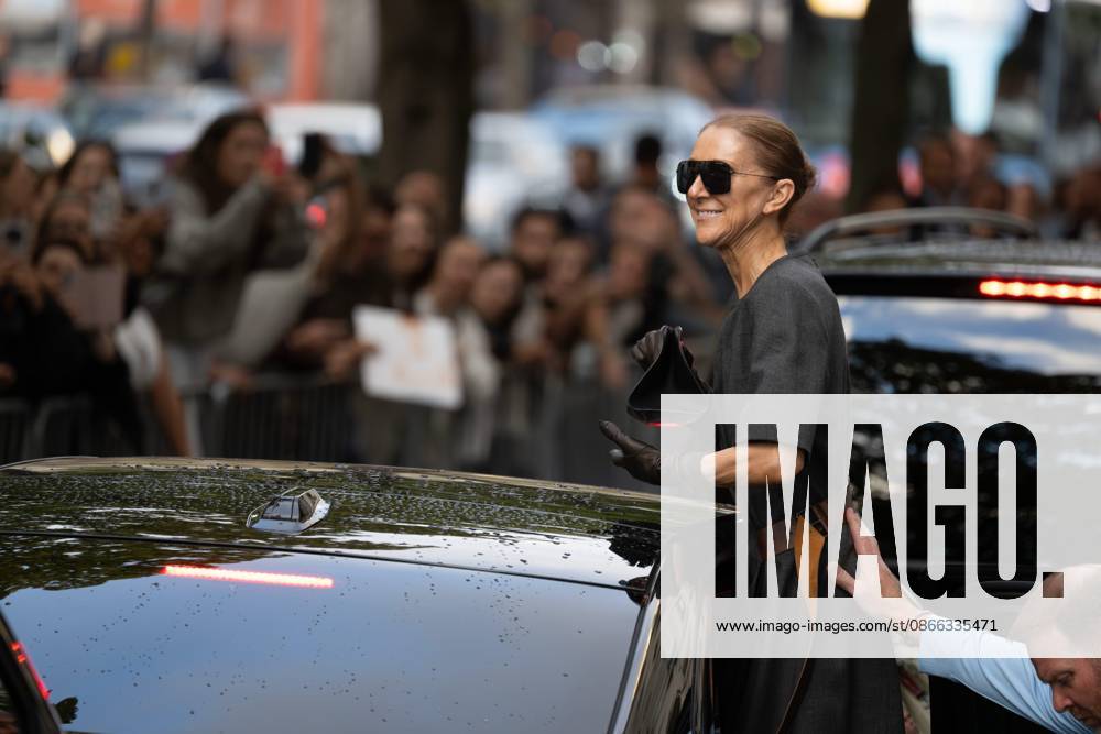 CELINE DION IN PARIS PHOTOPQR OUEST FRANCE Stéphane Geufroi Paris, September 8, 2026 Céline Dion leaves the Royal Monceau in the late afternoon. As usual, she took a few minutes to greet her fans. Paris, September 8, 2026 – Céline Dion leaves the Royal Monceau in the late afternoon. As usual, she took a few minutes to greet her admirers. Paris, France