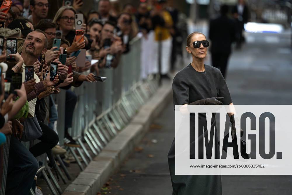 CELINE DION IN PARIS PHOTOPQR OUEST FRANCE Stéphane Geufroi Paris, September 8, 2026 Céline Dion leaves the Royal Monceau in the late afternoon. As usual, she took a few minutes to greet her fans. Paris, September 8, 2026 – Céline Dion leaves the Royal Monceau in the late afternoon. As usual, she took a few minutes to greet her admirers. Paris, France