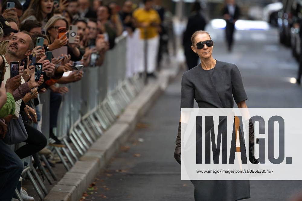 CELINE DION IN PARIS PHOTOPQR OUEST FRANCE Stéphane Geufroi Paris, September 8, 2026 Céline Dion leaves the Royal Monceau in the late afternoon. As usual, she took a few minutes to greet her fans. Paris, September 8, 2026 – Céline Dion leaves the Royal Monceau in the late afternoon. As usual, she took a few minutes to greet her admirers. Paris, France