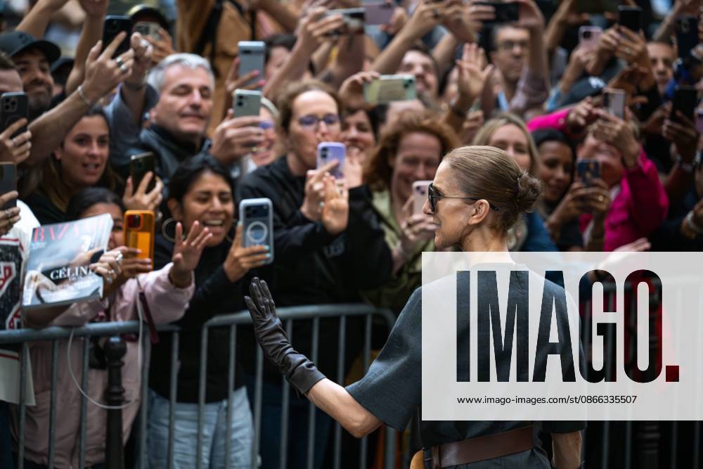 CELINE DION IN PARIS PHOTOPQR OUEST FRANCE Stéphane Geufroi Paris, September 8, 2026 Céline Dion leaves the Royal Monceau in the late afternoon. As usual, she took a few minutes to greet her fans. Paris, September 8, 2026 – Céline Dion leaves the Royal Monceau in the late afternoon. As usual, she took a few minutes to greet her admirers. Paris, France