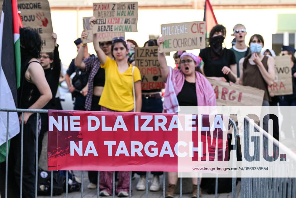 Anti-Israel Rally Outside Opening Day Of MSPO 2026 Defense Salon In Kielce KIELCE, POLAND - SEPTEMBER 8: Anti-Israel protesters shout slogans and display handmade placards--including a prominent front banner reading NIE DLA IZRAELA NA TARGACH (No for Israel at the trade fair)--during a demonstration organized by the Expos Without Criminals ( Targi Bez Zbrodniarzy ) coalition outside the Targi Kielce exhibition center gates to demand the exclusion of Israeli weapons companies on the opening day of the 34th International Defence Industry Exhibition (MSPO) on September 8, 2026. Kielce Poland