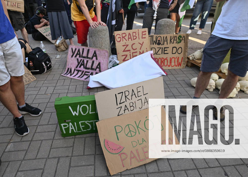 Anti-Israel Rally Outside Opening Day Of MSPO 2026 Defense Salon In Kielce KIELCE, POLAND - SEPTEMBER 8: Anti-Israel protesters display hand-painted cardboard signs, including ones reading IZRAEL ZABIJA (Israel Kills), POKOJ DLA PALESTYNY (Peace for Palestine), and TWOJA KASA IDZIE DO LUDOBOJCOW (Your money goes to genocidaires)--alongside a pile of replica human skulls on the ground during a demonstration organized by the Expos Without Criminals ( Targi Bez Zbrodniarzy ) coalition outside the Targi Kielce exhibition center gates to demand the exclusion of Israeli weapons companies on the opening day of the 34th International Defence Industry Exhibition (MSPO) on September 8, 2026. Kielce Poland