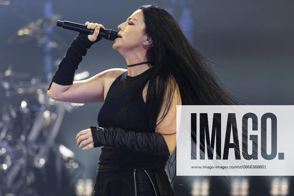 Evanescence perform at Leeds Arena Amy Lee of Evanescence performs at First Direct Arena, Leeds, England, 8th September 2026, Credit:Mike Gray MIKE GRAY - B4227 Avalon