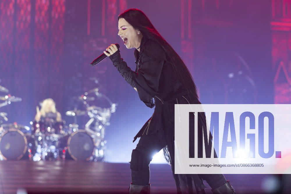 Evanescence perform at Leeds Arena Amy Lee of Evanescence performs at First Direct Arena, Leeds, England, 8th September 2026, Credit:Mike Gray MIKE GRAY - B4227 Avalon