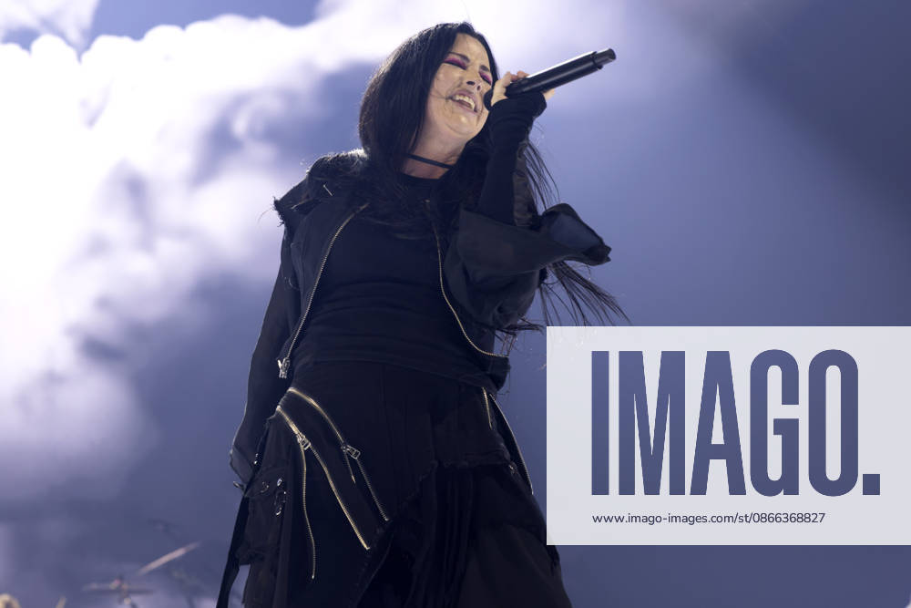 #2 Evanescence perform at Leeds Arena Amy Lee of Evanescence performs at First Direct Arena, Leeds, England, 8th September 2026, Credit:Mike Gray MIKE GRAY - B4227 Avalon