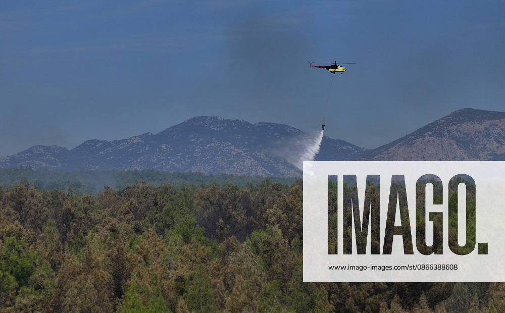 Firefighting efforts continue at the wildfire in Antalya ANTALYA, TURKIYE - SEPTEMBER 9: Firefighters respond to a forest fire both from the air in the Aksu district of Antalya, Turkiye on September 9, 2026. Orhan Cicek Anadolu Antalya Turkey. Editorial use only. Please get in touch for any other usage.
