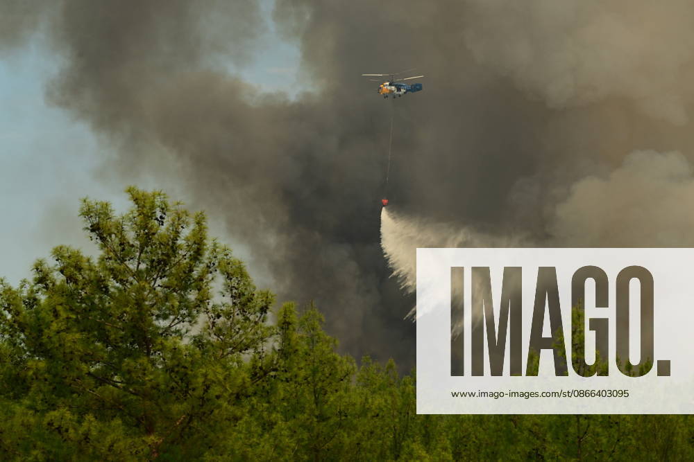 Firefighting efforts continue against wildfire in Turkiye s Antalya ANTALYA, TURKIYE - SEPTEMBER 09: A firefighting aircraft drops water over a wildfire that broke out in a forested area in Antalya s Aksu and Kepez districts on the evening of September 07 and spread across a wide area, as firefighting efforts continue from the air and on the ground in Antalya, Turkiye, on September 09, 2026. Orhan Cicek Anadolu Antalya Turkey. Editorial use only. Please get in touch for any other usage.