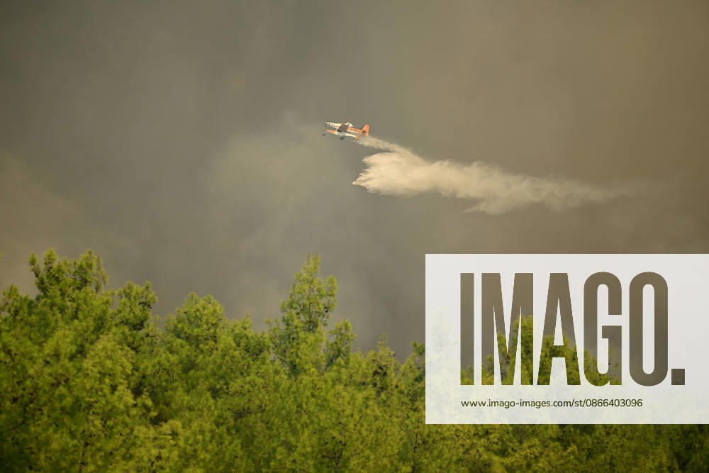 Firefighting efforts continue against wildfire in Turkiye s Antalya ANTALYA, TURKIYE - SEPTEMBER 09: A firefighting aircraft drops water over a wildfire that broke out in a forested area in Antalya s Aksu and Kepez districts on the evening of September 07 and spread across a wide area, as firefighting efforts continue from the air and on the ground in Antalya, Turkiye, on September 09, 2026. Orhan Cicek Anadolu Antalya Turkey. Editorial use only. Please get in touch for any other usage.