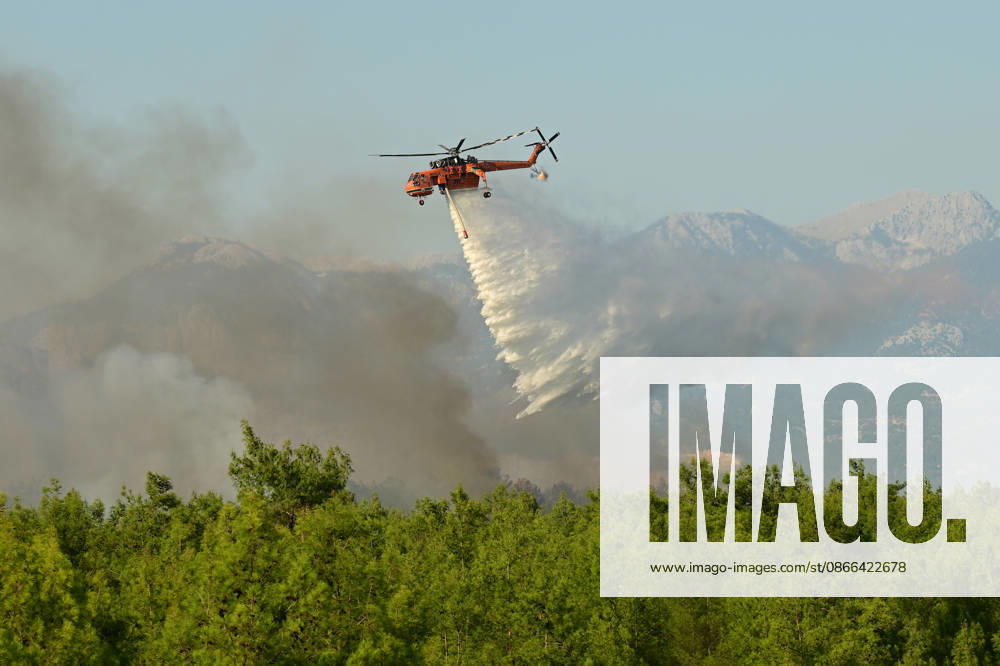 Firefighting efforts continue against wildfire in Turkiye s Antalya ANTALYA, TURKIYE - SEPTEMBER 09: A firefighting aircraft drops water over a wildfire that broke out in a forested area as firefighting efforts continue from the air and on the ground in Kizilli neighborhood of Kepez district, Antalya, Turkiye, on September 09, 2026. Orhan Cicek Anadolu Antalya Turkey. Editorial use only. Please get in touch for any other usage.
