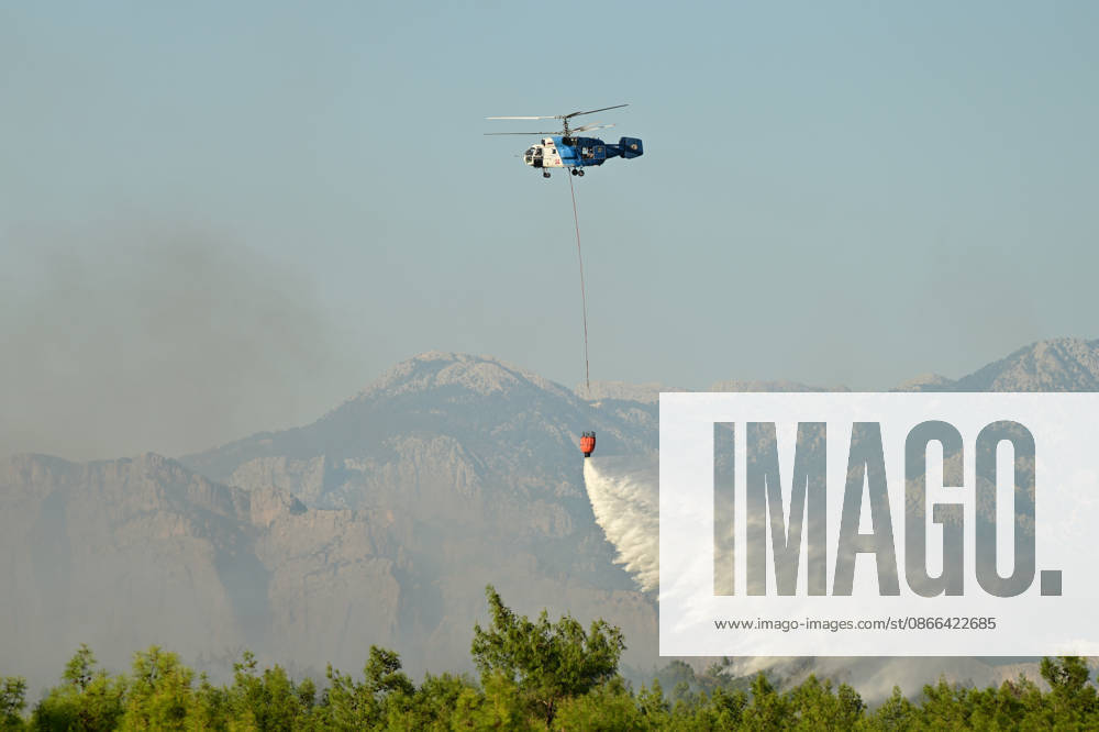 Firefighting efforts continue against wildfire in Turkiye s Antalya ANTALYA, TURKIYE - SEPTEMBER 09: A firefighting aircraft drops water over a wildfire that broke out in a forested area as firefighting efforts continue from the air and on the ground in Kizilli neighborhood of Kepez district, Antalya, Turkiye, on September 09, 2026. Orhan Cicek Anadolu Antalya Turkey. Editorial use only. Please get in touch for any other usage.