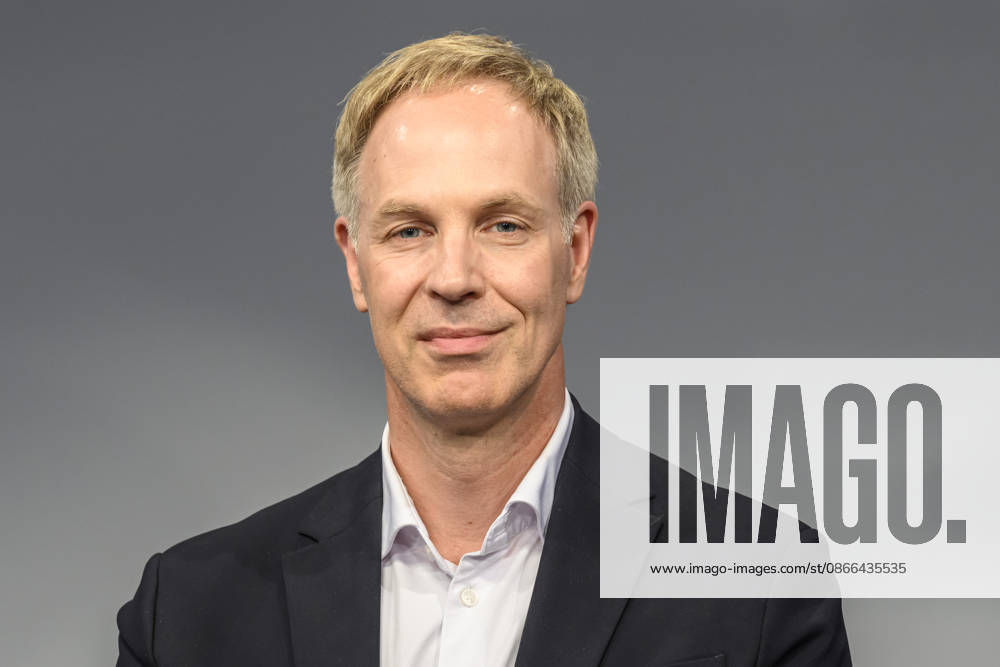 Im Bild v.l.: Sebastian Fiedler, SPD (innenpolitischer Sprecher), GER, Berlin, Studio, zu Gast bei Maischberger, politische Talkshow, TV, Format, mit Moderatorin Sandra Maischberger, Das Erste, aus Adlershof Am Studio 20, 09.09.2026,