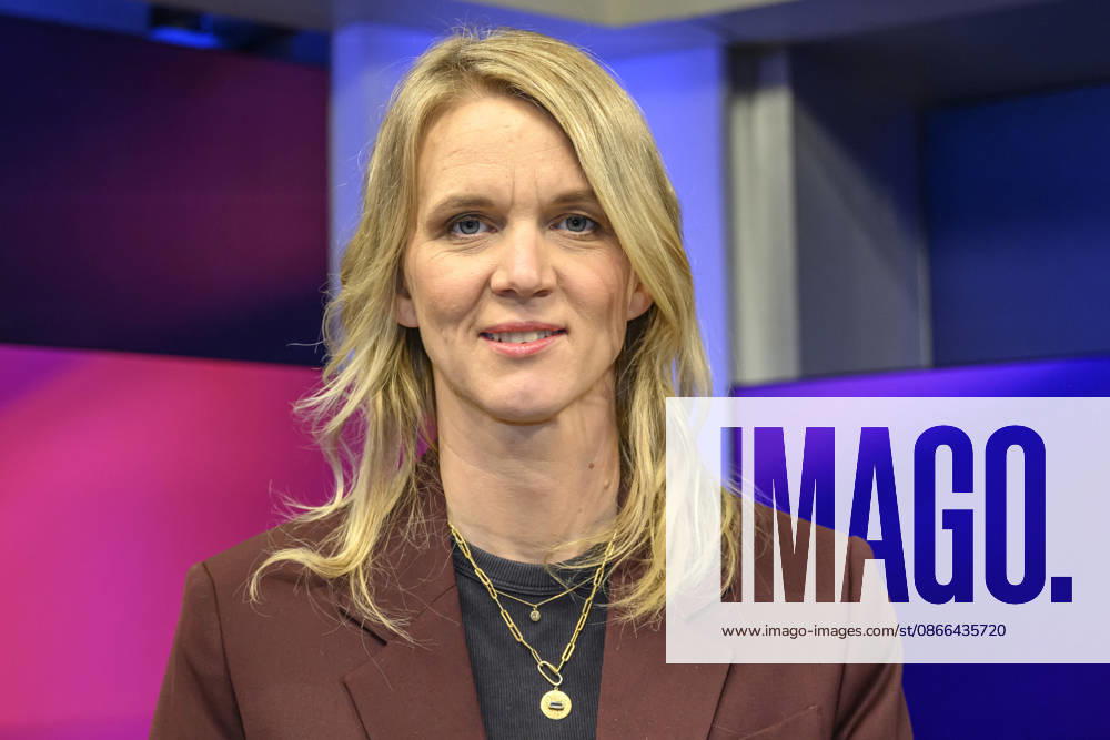 Im Bild v.l.: Julie Kurz (ARD), GER, Berlin, Studio, zu Gast bei Maischberger, politische Talkshow, TV, Format, mit Moderatorin Sandra Maischberger, Das Erste, aus Adlershof Am Studio 20, 09.09.2026,