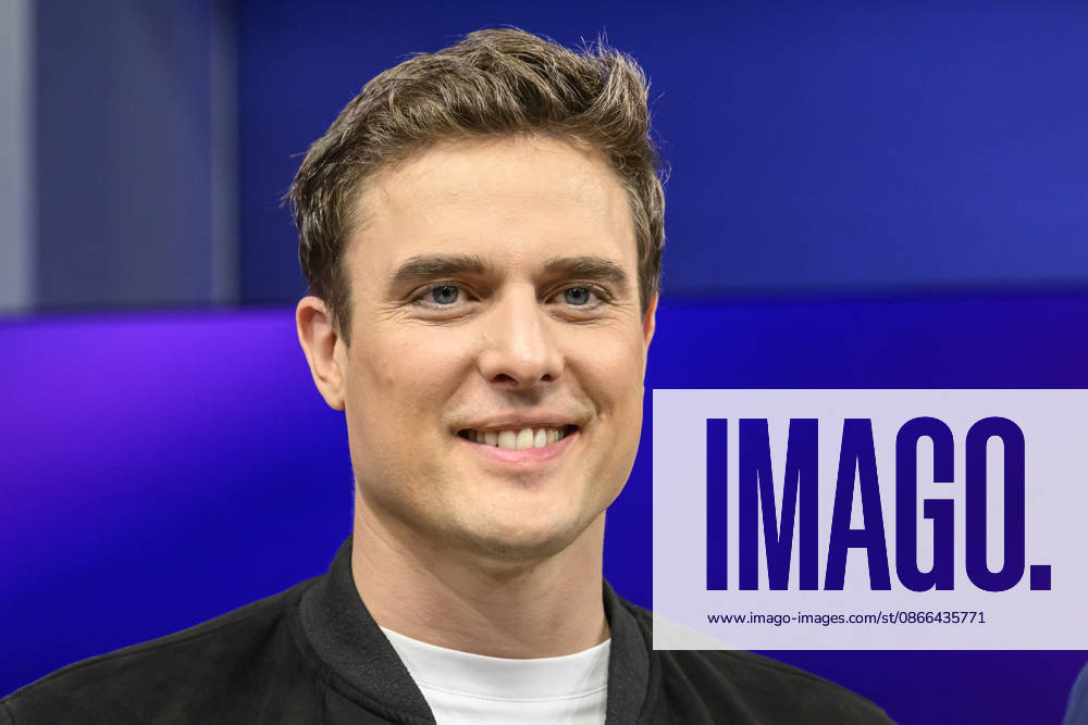 Im Bild v.l.: Constantin Schreiber (Axel Springer), GER, Berlin, Studio, zu Gast bei Maischberger, politische Talkshow, TV, Format, mit Moderatorin Sandra Maischberger, Das Erste, aus Adlershof Am Studio 20, 09.09.2026,
