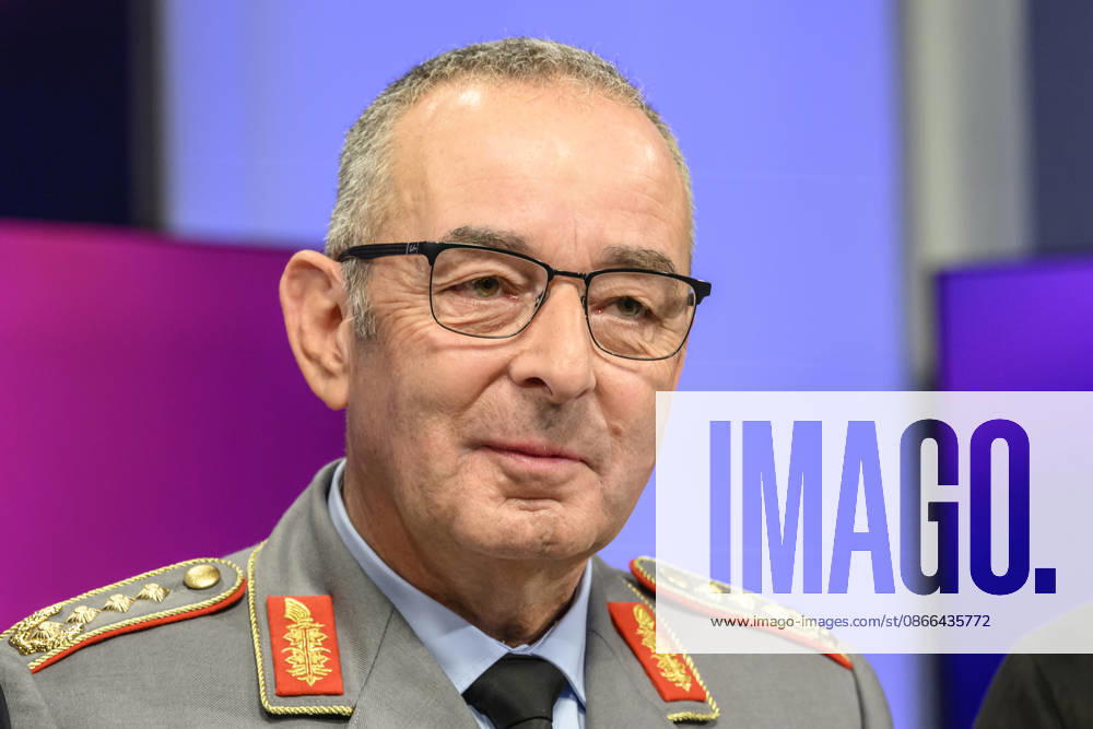 Im Bild v.l.: Carsten Breuer (Generalinspekteur der Bundeswehr), GER, Berlin, Studio, zu Gast bei Maischberger, politische Talkshow, TV, Format, mit Moderatorin Sandra Maischberger, Das Erste, aus Adlershof Am Studio 20, 09.09.2026,