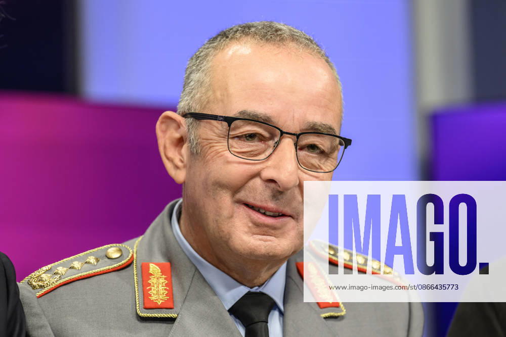 Im Bild v.l.: Carsten Breuer (Generalinspekteur der Bundeswehr), GER, Berlin, Studio, zu Gast bei Maischberger, politische Talkshow, TV, Format, mit Moderatorin Sandra Maischberger, Das Erste, aus Adlershof Am Studio 20, 09.09.2026,