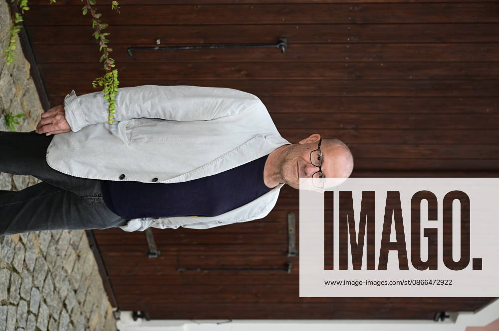 Stephan Krawczyk at the concert and reading Liberated Voices: GDR Destinies in Stories and Songs at the Sankt Wenzeslaus Abbey in Markersdorf, Jauernick Buschbach