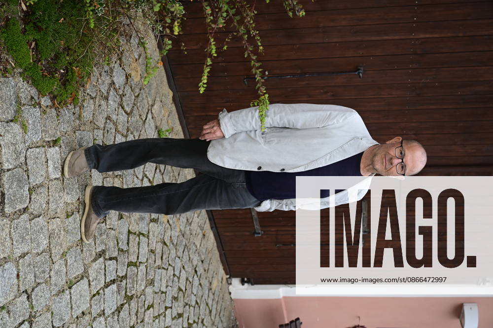Stephan Krawczyk at the concert and reading Gelöste Stimmen: GDR Fates in Stories and Songs at the Sankt Wenzeslaus Abbey in Markersdorf (Jauernick Buschbach)