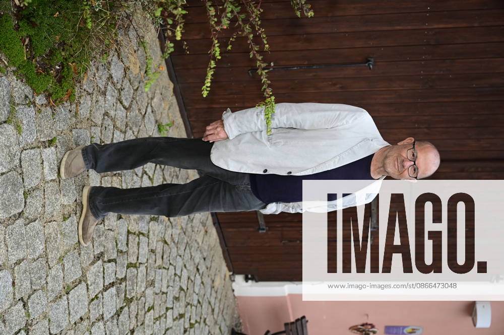 Stephan Krawczyk at the concert and reading Gelöste Stimmen: GDR Fates in Stories and Songs at the Sankt Wenzeslaus Abbey in Markersdorf, Jauernick Buschbach