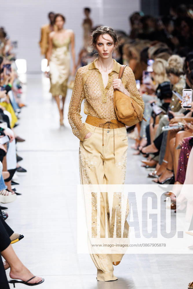 IPA89005090 - Milan, Milan Womens Fashion Week Spring Summer 2027 - Womens Fashion, Spring Summer 2027 - Ermanno Scervino fashion show - pictured on the runway: a model.