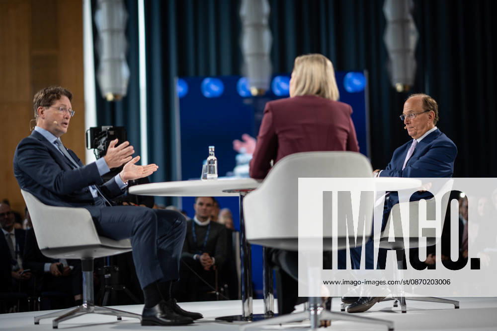 Larry Fink - Laurence Douglas Fink , CEO von BlackRock, diskutiert auf dem Berlin Global Dialog im früheren Staatsratsgebäude der DDR, im Gespräch mit Ola Källenius, CEO Mercedes-Benz Group AG (links im Bild);Berlin Global Dialogue 2026 BGD 2026 Motto Advancing Alliances for a New Era, Berlin Berlin Deutschland ESMT