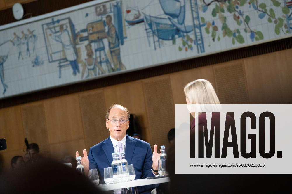 Larry Fink - Laurence Douglas Fink , CEO von BlackRock, diskutiert auf dem Berlin Global Dialog im früheren Staatsratsgebäude der DDR, im Gespräch mit Ola Källenius, CEO Mercedes-Benz Group AG (links im Bild);Berlin Global Dialogue 2026 BGD 2026 Motto Advancing Alliances for a New Era, Berlin Berlin Deutschland ESMT