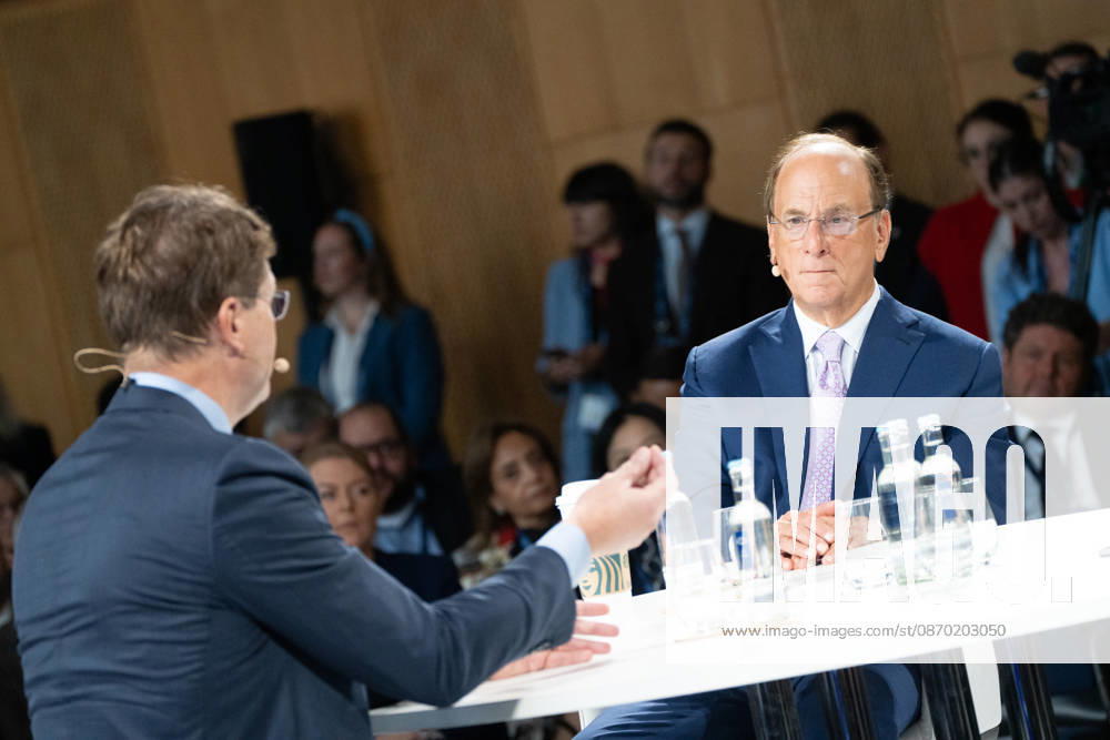 Larry Fink - Laurence Douglas Fink , CEO von BlackRock, diskutiert auf dem Berlin Global Dialog im früheren Staatsratsgebäude der DDR, im Gespräch mit Ola Källenius, CEO Mercedes-Benz Group AG (links im Bild);Berlin Global Dialogue 2026 BGD 2026 Motto Advancing Alliances for a New Era, Berlin Berlin Deutschland ESMT