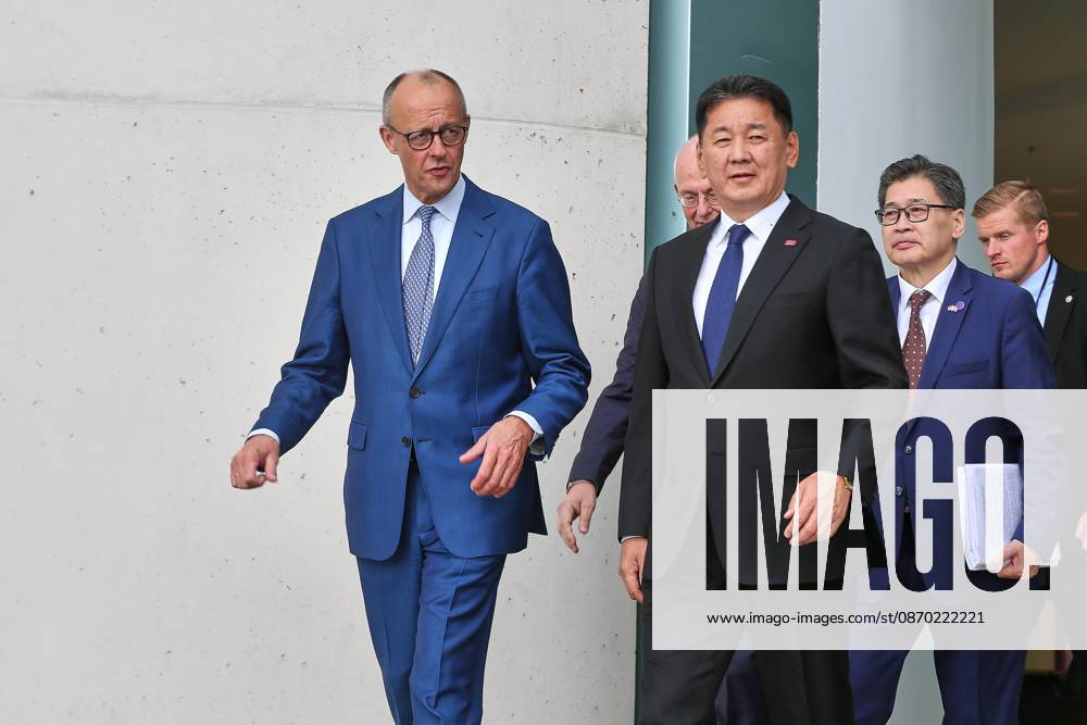 Berlin, Deutschland, 21.10.2026: Bundeskanzleramt: Empfang des Präsidenten der Mongolei: Bundeskanzler Friedrich Merz (CDU) und Ukhnaa Khurelsukh