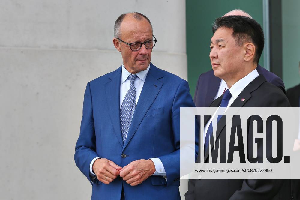 Berlin, Deutschland, 21.10.2026: Bundeskanzleramt: Empfang des Präsidenten der Mongolei: Bundeskanzler Friedrich Merz (CDU) und Ukhnaa Khurelsukh