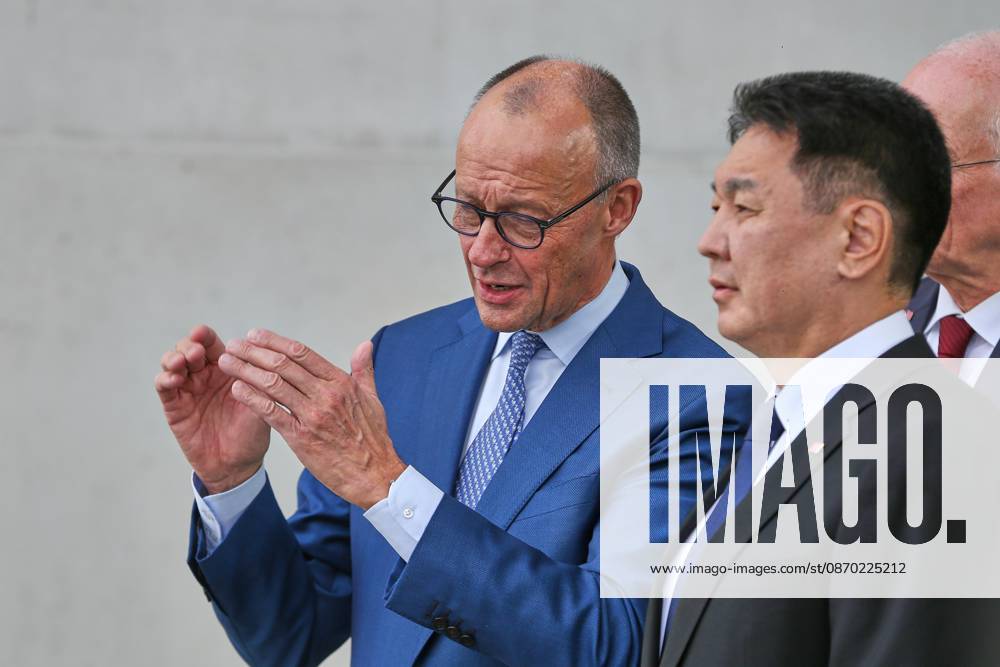 Berlin, Deutschland, 21.10.2026: Bundeskanzleramt: Empfang des Präsidenten der Mongolei: Bundeskanzler Friedrich Merz (CDU) und Ukhnaa Khurelsukh