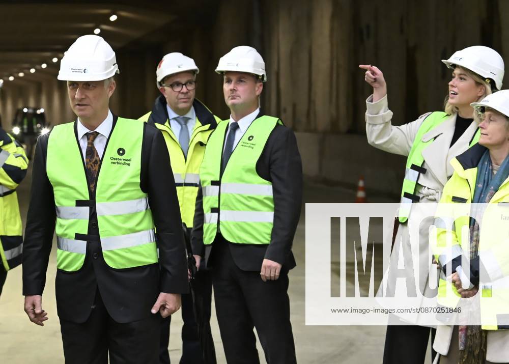The King Crosses The Oosterweel Tunnel ANTWERPEN, BELGIUM - OCTOBER 21 : King Philippe crosses the Oosterweel tunnel during his visit of the construction site of the Oosterweel Link in Antwerp. This major infrastructure project, led by the project owner Lantis, will complete the Antwerp Ring Road (R1) through a complex system of new tunnels. The link aims to structurally resolve the traffic congestion around Antwerp by diverting heavy port and through traffic via an additional Scheldt tunnel. Antwerpen, Belgium, 21 10 2026 Antwerpen Belgium