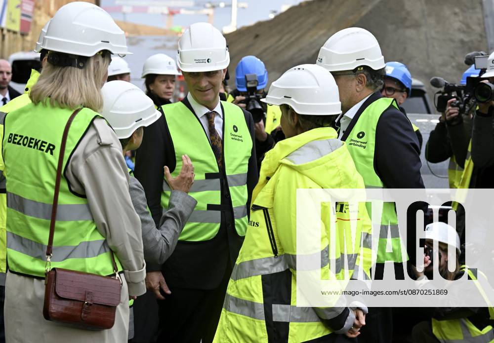 The King Crosses The Oosterweel Tunnel ANTWERPEN, BELGIUM - OCTOBER 21 : King Philippe crosses the Oosterweel tunnel during his visit of the construction site of the Oosterweel Link in Antwerp. This major infrastructure project, led by the project owner Lantis, will complete the Antwerp Ring Road (R1) through a complex system of new tunnels. The link aims to structurally resolve the traffic congestion around Antwerp by diverting heavy port and through traffic via an additional Scheldt tunnel. Antwerpen, Belgium, 21 10 2026 Antwerpen Belgium