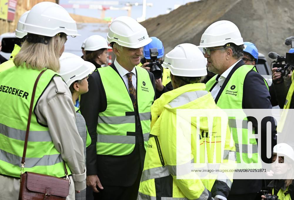 The King Crosses The Oosterweel Tunnel ANTWERPEN, BELGIUM - OCTOBER 21 : King Philippe crosses the Oosterweel tunnel during his visit of the construction site of the Oosterweel Link in Antwerp. This major infrastructure project, led by the project owner Lantis, will complete the Antwerp Ring Road (R1) through a complex system of new tunnels. The link aims to structurally resolve the traffic congestion around Antwerp by diverting heavy port and through traffic via an additional Scheldt tunnel. Antwerpen, Belgium, 21 10 2026 Antwerpen Belgium